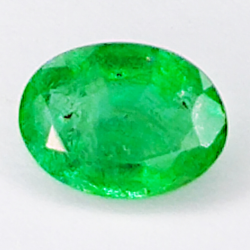 0.69ct Smaragd ovalschliff 6.9x5.0mm