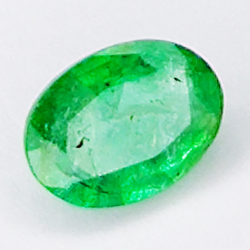 0.69ct Esmeralda talla oval 6.9x5.0mm