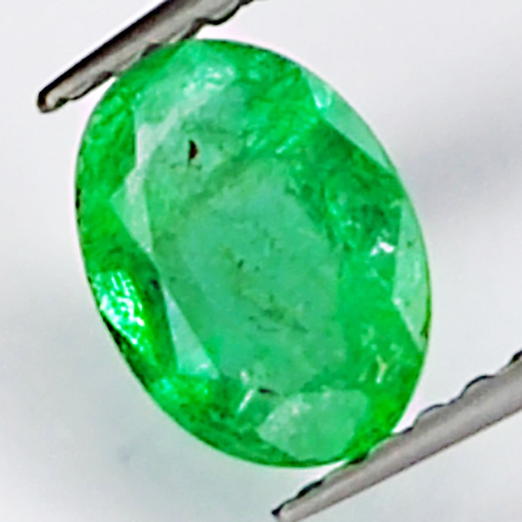 0.69ct Esmeralda talla oval 6.9x5.0mm