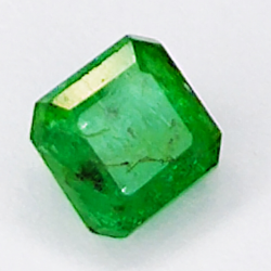 0.77ct Émeraude coupe émeraude 5.2x4.9mm