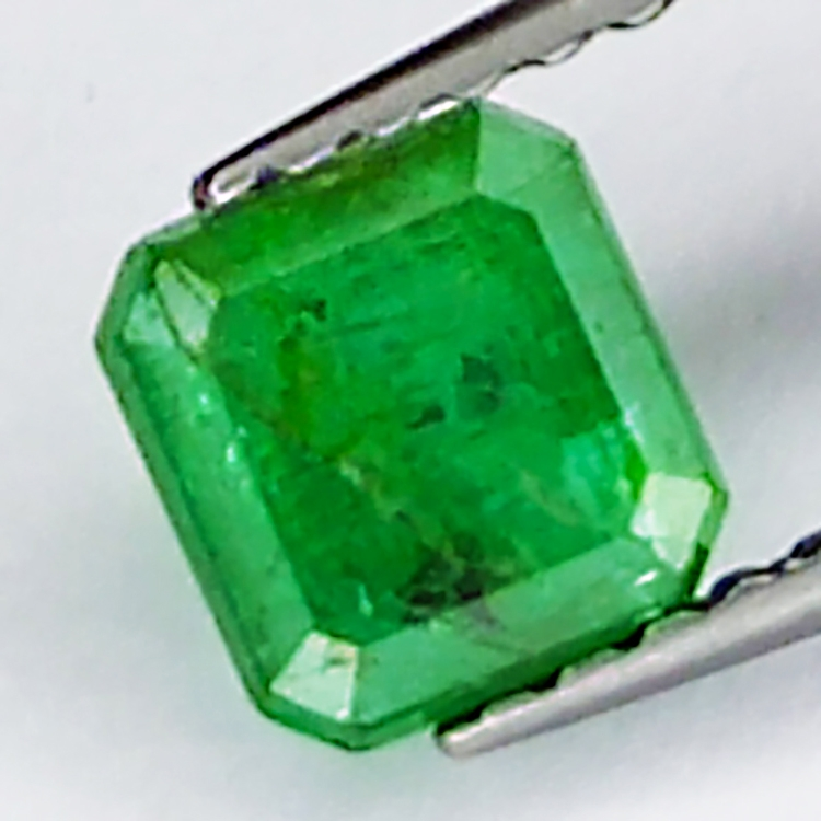 0.77ct Émeraude coupe émeraude 5.2x4.9mm