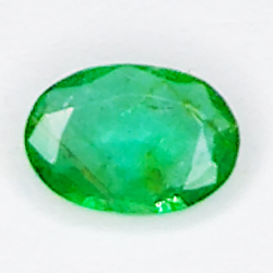 0.35ct Esmeralda talla oval 5.9x4.1mm