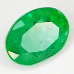 0.96ct Esmeralda talla oval 6.8x5.0mm