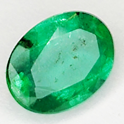 0.87ct Esmeralda talla oval 7.1x5.3mm