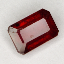 2.55ct Rubin smaragdschliff 8.5x5.7mm