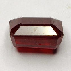 3.70ct Rubino taglio smeraldo 8.9x6.7mm