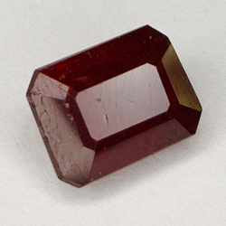 3.70ct Rubino taglio smeraldo 8.9x6.7mm