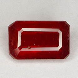 2.65ct Rubino taglio smeraldo 9.2x5.7mm