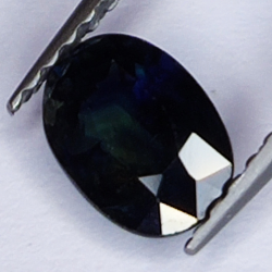 0.81ct Bleu Saphir coupe ovale 6.5x4.7mm