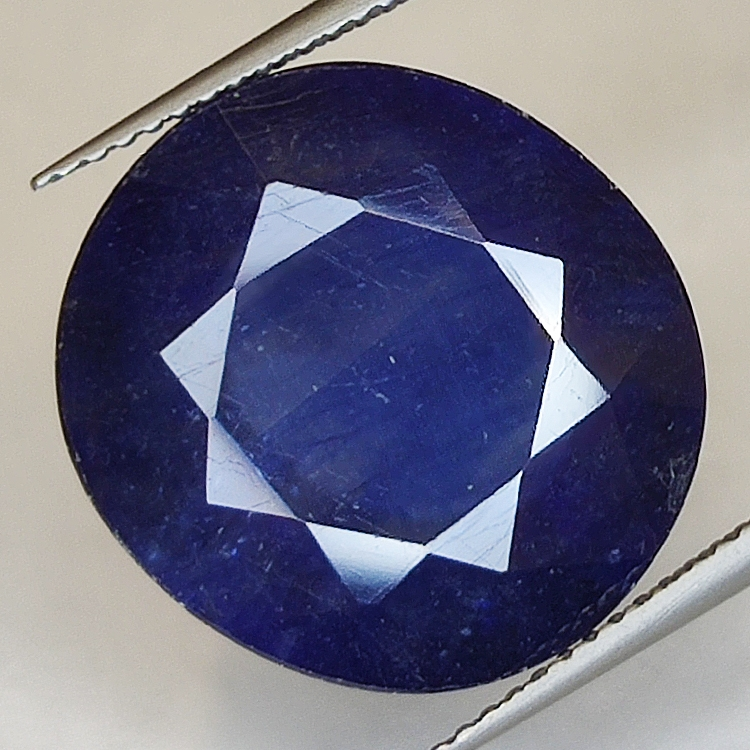 20.89ct Blauer Saphir Ovalschliff 17.9x16.4mm