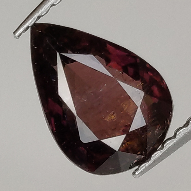 1.46ct Tourmaline Rubélite coupe poire 8.9x6.2mm