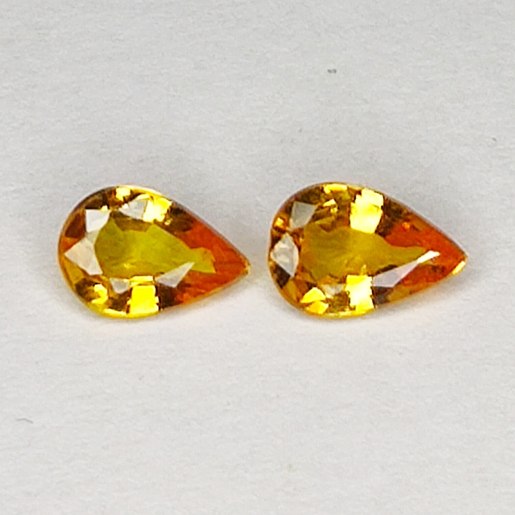 0.90ct Coppia Zaffiro Arancione Songea taglio pera 6.0x4.0mm