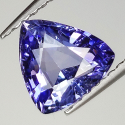 1,30ct Blauer Saphir Trilliantschliff 7,3x6,7mm