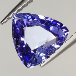 1,30ct Blauer Saphir Trilliantschliff 7,3x6,7mm