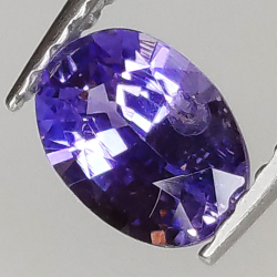 0.85ct Zaffiro Viola taglio ovale 6.7x4.7mm