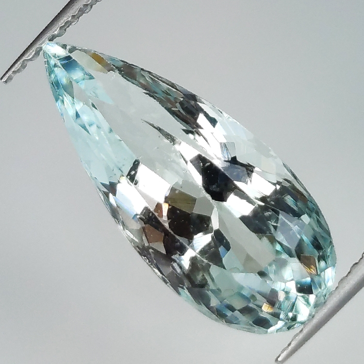 5,88ct Aquamarin Birnenschliff 18,3x7,9mm