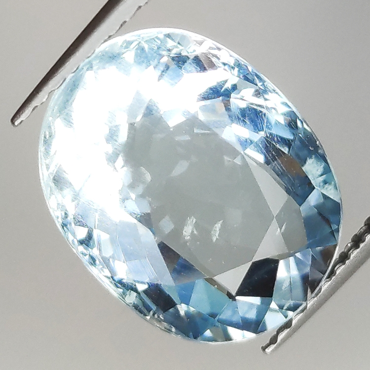 5.34ct Acquamarina taglio ovale 13.2x10.1mm