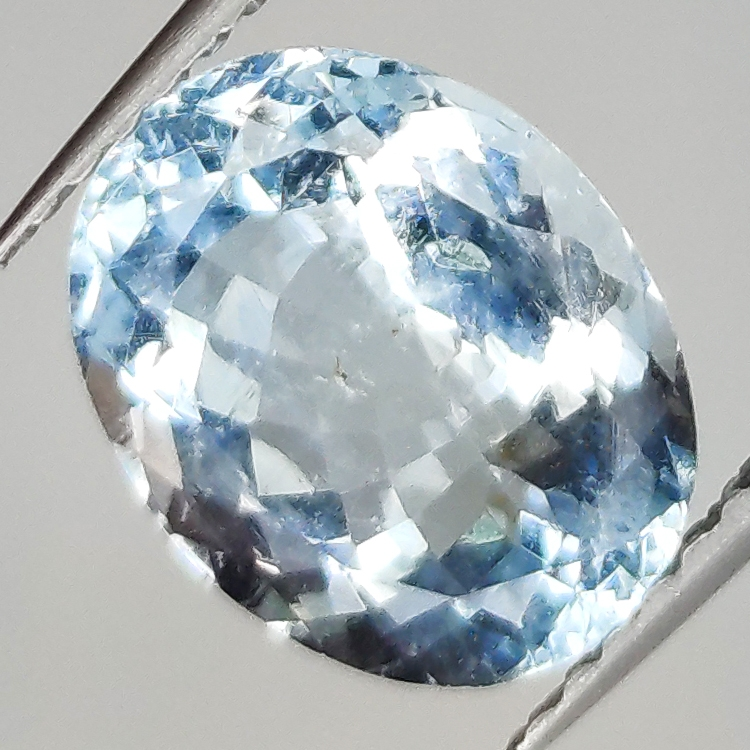 2,24ct Aquamarin Ovalschliff 10,1x7,9mm