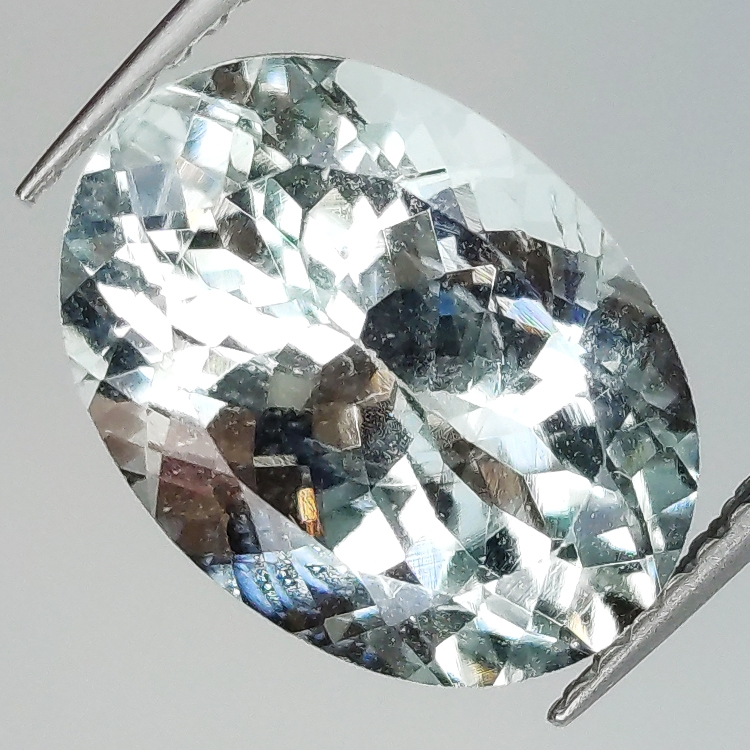 4.31ct Acquamarina taglio ovale 12.6x9.3mm