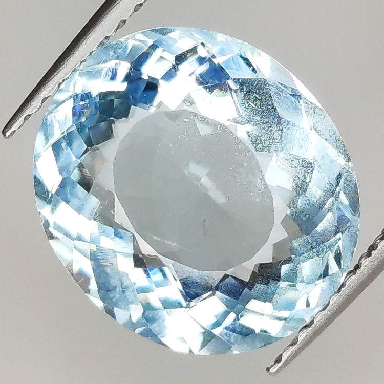 4.77ct Acquamarina taglio ovale 12.2x10.7mm