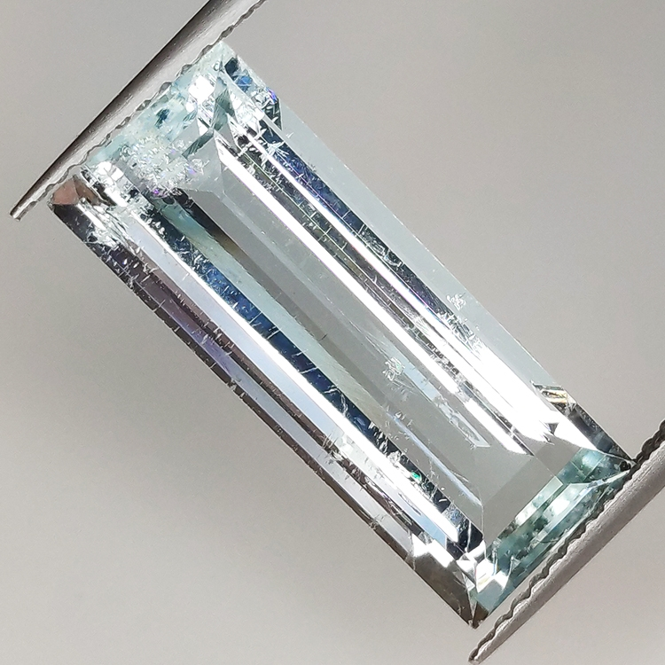 6.05ct Aguamarina talla baguette 19.0x7.4mm