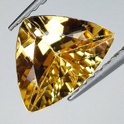 1.64ct Champagne Topaz trilliant cut 9.4x7.1mm