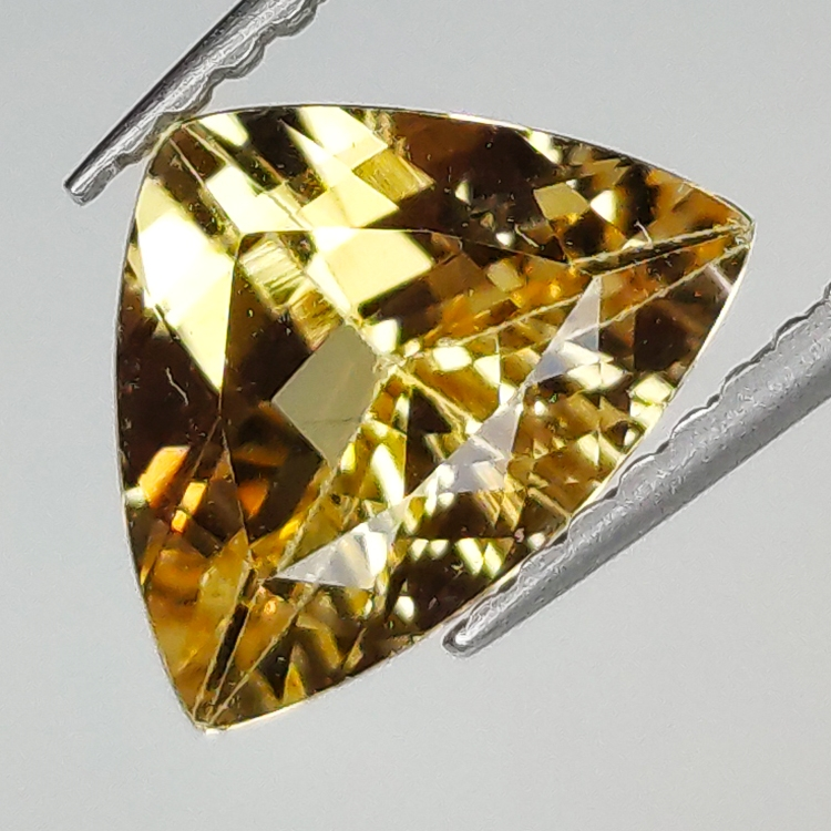 1.64ct Champagne Topaz taglio trillante 9.4x7.1mm