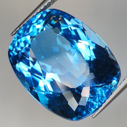 27.35ct Topaze Bleue coupe coussin 19.1x14.7mm