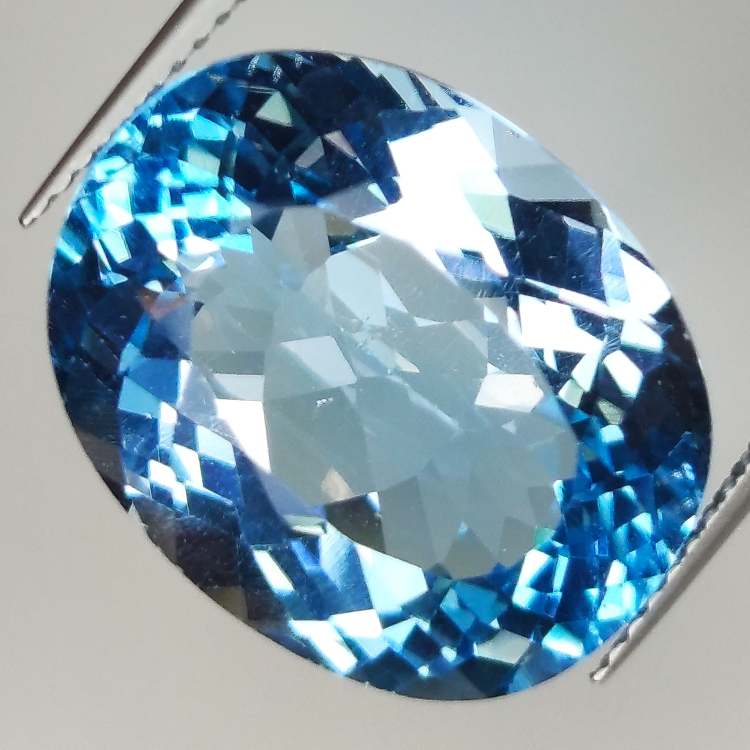 19.41ct Topazio Blu taglio ovale 18.5x14.4mm