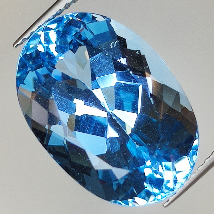 15.57ct Blautopas ovalerschliff 17.7x12.4mm