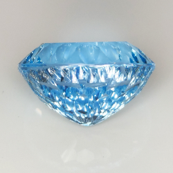 20.98ct Topaze Bleue coupe ovale 18.2x13.7mm