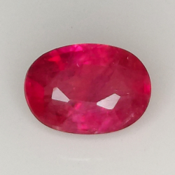 1.38ct Rubino taglio ovale 7.4x5.4mm