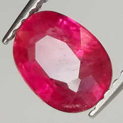 1.38ct Rubis coupe ovale 7.4x5.4mm