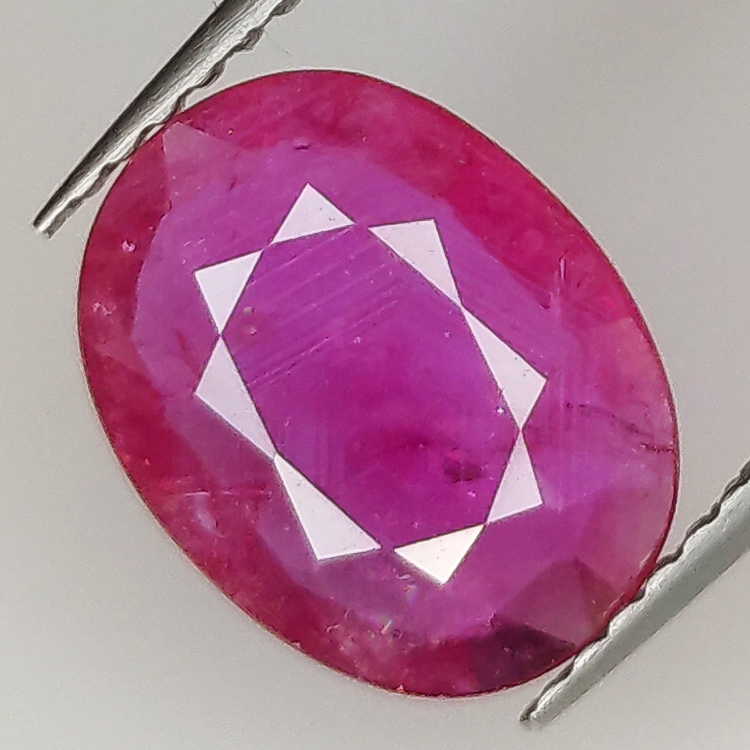 2.25ct Rubino taglio ovale 10.6x8.1mm