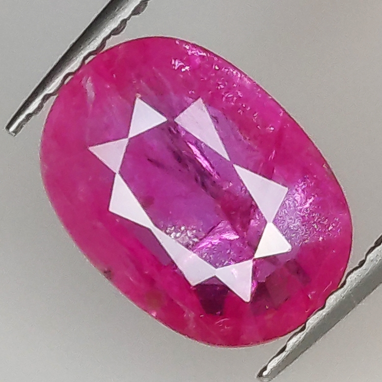 2.21ct Rubino taglio ovale 9.9x7.1mm