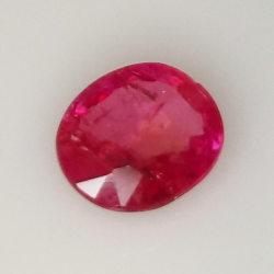 1.30ct Rubino taglio ovale 7.4x6.4mm