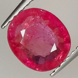 1.30ct Rubino taglio ovale 7.4x6.4mm