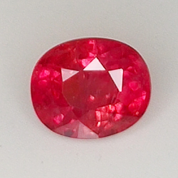 1.15ct Rubino taglio ovale 6.2x5.2mm