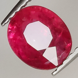 1.33ct Rubino taglio ovale 7.0x5.9mm