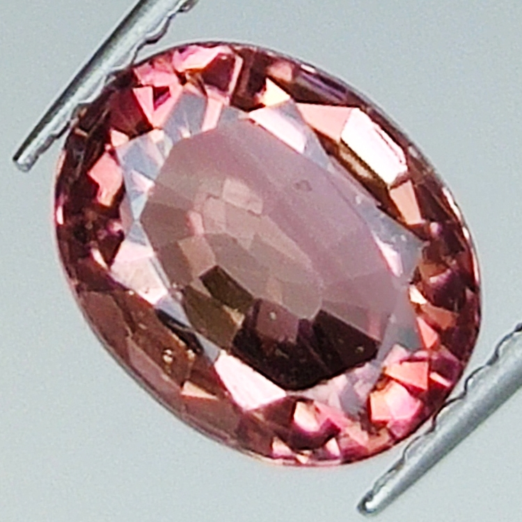 2.62ct Tormalina Rubelite taglio ovale 8.6x6.7mm