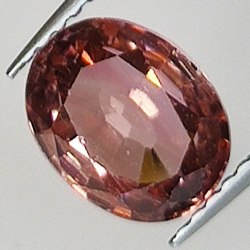 2.62ct Tourmaline Rubélite coupe ovale 8.6x6.7mm