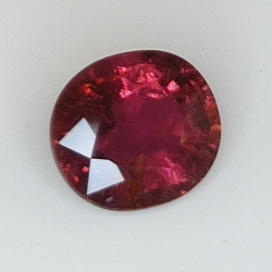 2.72ct Tourmaline Rubélite coupe ovale 9.3x8.1mm