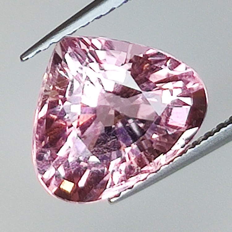 3.17ct Rubellit-Turmalin Birnenschliff 10.5x9.0mm