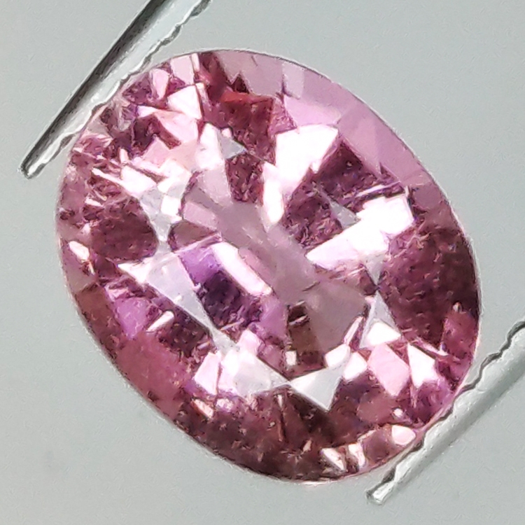 2.50ct Tormalina Rubelite taglio ovale 9.4x7.4mm