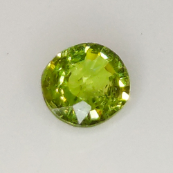 0.40ct Demantoid-Granat ovalerschliff 4.8x4.4mm