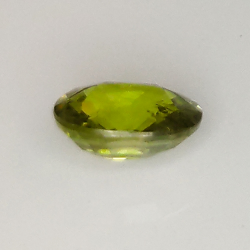 0.71ct Demantoid-Granat ovalerschliff 6.0x4.6mm