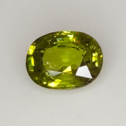 0.71ct Demantoid-Granat ovalerschliff 6.0x4.6mm