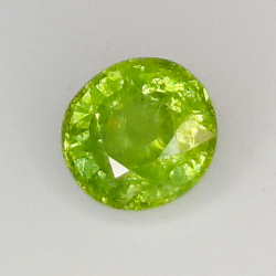 0.58ct Demantoid-Granat ovalerschliff 4.9x4.6mm