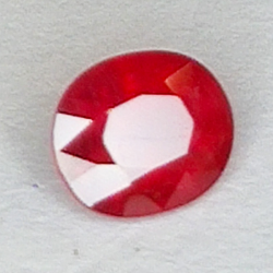 0.89ct Rubino taglio ovale 5.9x5.0mm