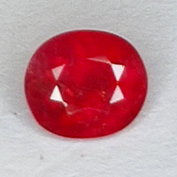 0.89ct Rubino taglio ovale 5.9x5.0mm